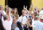 Curacao 31 december 2014
Willeke Alberti Jeroen Krabbe met vrouw Herma Krabbe zoon Jasper krabbe ( met dochters) Rogier van Boxtel en Derek Bolt bij het vuurwerk van Avila Beach hotel op Curacao vanwege oud en nieuw jaar