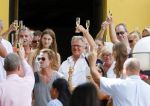 Curacao 31 december 2014
Willeke Alberti Jeroen Krabbe met vrouw Herma Krabbe zoon Jasper krabbe ( met dochters) Rogier van Boxtel en Derek Bolt bij het vuurwerk van Avila Beach hotel op Curacao vanwege oud en nieuw jaar