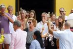 Curacao 31 december 2014
Willeke Alberti Jeroen Krabbe met vrouw Herma Krabbe zoon Jasper krabbe ( met dochters) Rogier van Boxtel en Derek Bolt bij het vuurwerk van Avila Beach hotel op Curacao vanwege oud en nieuw jaar