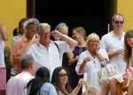 Curacao 31 december 2014
Willeke Alberti Jeroen Krabbe met vrouw Herma Krabbe zoon Jasper krabbe ( met dochters) Rogier van Boxtel en Derek Bolt bij het vuurwerk van Avila Beach hotel op Curacao vanwege oud en nieuw jaar