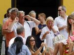 Curacao 31 december 2014
Willeke Alberti Jeroen Krabbe met vrouw Herma Krabbe zoon Jasper krabbe ( met dochters) Rogier van Boxtel en Derek Bolt bij het vuurwerk van Avila Beach hotel op Curacao vanwege oud en nieuw jaar