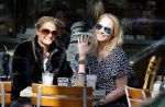 Amsterdam 24 mart 2014
Kimberly en Stephanie Klaver op terras.