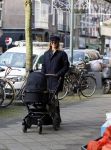 Amsterdam 7 januari 2014
Lieke v Lexmond  achter de kinderwagen in Amsterdam zuid.
