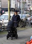 Amsterdam 7 januari 2014
Lieke v Lexmond  achter de kinderwagen in Amsterdam zuid.