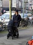 Amsterdam 7 januari 2014
Lieke v Lexmond  achter de kinderwagen in Amsterdam zuid.