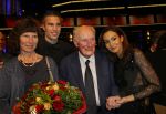 Amsterdam 16 december 2014
Sportman van het jaar verkiezing in de RAI.
Robin v Persie met zijn vrouw, moeder en Opa