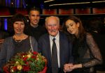 Amsterdam 16 december 2014
Sportman van het jaar verkiezing in de RAI.
Robin v Persie met zijn vrouw, moeder en Opa