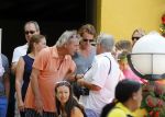 Curacao 31 december 2014
Willeke Alberti Jeroen Krabbe met vrouw Herma Krabbe zoon Jasper krabbe ( met dochters) Rogier van Boxtel en Derek Bolt bij het vuurwerk van Avila Beach hotel op Curacao vanwege oud en nieuw jaar