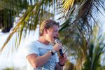 Curacao 31 december 2014
Thomas Berge en Myrthe Milius zijn op Curacao voor een optreden bij het Lions Dive Hotel. Thomas draagt een buddha to Buddha armband