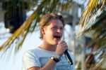 Curacao 31 december 2014
Thomas Berge en Myrthe Milius zijn op Curacao voor een optreden bij het Lions Dive Hotel. Thomas draagt een buddha to Buddha armband