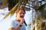 Curacao 31 december 2014
Thomas Berge en Myrthe Milius zijn op Curacao voor een optreden bij het Lions Dive Hotel. Thomas draagt een buddha to Buddha armband