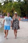 Curacao 31 december 2014
Thomas Berge en Myrthe Milius zijn op Curacao voor een optreden bij het Lions Dive Hotel. Thomas draagt een buddha to Buddha armband