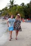 Curacao 31 december 2014
Thomas Berge en Myrthe Milius zijn op Curacao voor een optreden bij het Lions Dive Hotel. Thomas draagt een buddha to Buddha armband