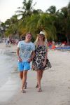 Curacao 31 december 2014
Thomas Berge en Myrthe Milius zijn op Curacao voor een optreden bij het Lions Dive Hotel. Thomas draagt een buddha to Buddha armband