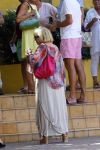 Curacao 31 december 2014
Willeke Alberti Jeroen Krabbe met vrouw Herma Krabbe zoon Jasper krabbe ( met dochters) Rogier van Boxtel en Derek Bolt bij het vuurwerk van Avila Beach hotel op Curacao vanwege oud en nieuw jaar
