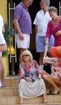 Curacao 31 december 2014
Willeke Alberti Jeroen Krabbe met vrouw Herma Krabbe zoon Jasper krabbe ( met dochters) Rogier van Boxtel en Derek Bolt bij het vuurwerk van Avila Beach hotel op Curacao vanwege oud en nieuw jaar