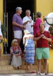 Curacao 31 december 2014
Willeke Alberti Jeroen Krabbe met vrouw Herma Krabbe zoon Jasper krabbe ( met dochters) Rogier van Boxtel en Derek Bolt bij het vuurwerk van Avila Beach hotel op Curacao vanwege oud en nieuw jaar