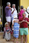 Curacao 31 december 2014
Willeke Alberti Jeroen Krabbe met vrouw Herma Krabbe zoon Jasper krabbe ( met dochters) Rogier van Boxtel en Derek Bolt bij het vuurwerk van Avila Beach hotel op Curacao vanwege oud en nieuw jaar