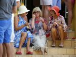 Curacao 31 december 2014
Willeke Alberti Jeroen Krabbe met vrouw Herma Krabbe zoon Jasper krabbe ( met dochters) Rogier van Boxtel en Derek Bolt bij het vuurwerk van Avila Beach hotel op Curacao vanwege oud en nieuw jaar