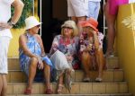 Curacao 31 december 2014
Willeke Alberti Jeroen Krabbe met vrouw Herma Krabbe zoon Jasper krabbe ( met dochters) Rogier van Boxtel en Derek Bolt bij het vuurwerk van Avila Beach hotel op Curacao vanwege oud en nieuw jaar