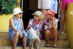 Curacao 31 december 2014
Willeke Alberti Jeroen Krabbe met vrouw Herma Krabbe zoon Jasper krabbe ( met dochters) Rogier van Boxtel en Derek Bolt bij het vuurwerk van Avila Beach hotel op Curacao vanwege oud en nieuw jaar