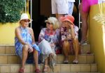 Curacao 31 december 2014
Willeke Alberti Jeroen Krabbe met vrouw Herma Krabbe zoon Jasper krabbe ( met dochters) Rogier van Boxtel en Derek Bolt bij het vuurwerk van Avila Beach hotel op Curacao vanwege oud en nieuw jaar