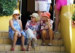 Curacao 31 december 2014
Willeke Alberti Jeroen Krabbe met vrouw Herma Krabbe zoon Jasper krabbe ( met dochters) Rogier van Boxtel en Derek Bolt bij het vuurwerk van Avila Beach hotel op Curacao vanwege oud en nieuw jaar