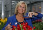 Lisse 15 januari 2015
Irene Moors doopt de rode kruis tulp.