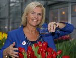 Lisse 15 januari 2015
Irene Moors doopt de rode kruis tulp.