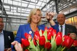 Lisse 15 januari 2015
Irene Moors doopt de rode kruis tulp.