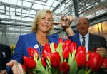 Lisse 15 januari 2015
Irene Moors doopt de rode kruis tulp.