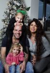 Apeldoorn 1 december 2015
Andy en Melisa v d Meyde met hun kinderen thuis voor de kerstboom
