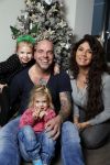 Apeldoorn 1 december 2015
Andy en Melisa v d Meyde met hun kinderen thuis voor de kerstboom
