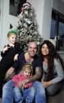 Apeldoorn 1 december 2015
Andy en Melisa v d Meyde met hun kinderen thuis voor de kerstboom