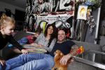 Apeldoorn 1 december 2015
Andy en Melisa v d Meyde met hun kinderen thuis voor de kerstboom
