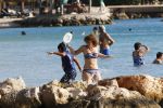 Curacao 25 december 2015 
Edwin v d Sar en zijn vrouw Annemarie tennissen op het strand van Lions dive.