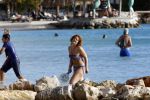 Curacao 25 december 2015 
Edwin v d Sar en zijn vrouw Annemarie tennissen op het strand van Lions dive.