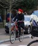 Amsterdam 8 januari 2016
Anouk v Nes op de fiets in Amsterdam