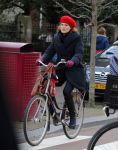 Amsterdam 8 januari 2016
Anouk v Nes op de fiets in Amsterdam