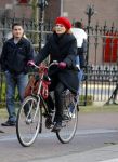 Amsterdam 8 januari 2016
Anouk v Nes op de fiets in Amsterdam