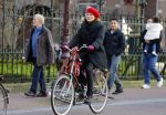 Amsterdam 8 januari 2016
Anouk v Nes op de fiets in Amsterdam