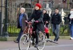 Amsterdam 8 januari 2016
Anouk v Nes op de fiets in Amsterdam