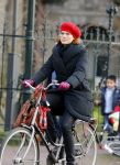 Amsterdam 8 januari 2016
Anouk v Nes op de fiets in Amsterdam