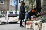 Amsterdam 5 januari 2016
Astrid Joosten koopt bloemen.