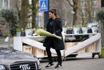 Amsterdam 5 januari 2016
Astrid Joosten koopt bloemen.