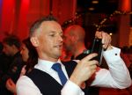 Hilversum 7 december 2015
Event Sky radio met kerstboom. De olgende bn ers doe mee.
 Xander de BuisonjÃ© & Sharon Doorson (dance4life), Barry Atsma (Diabetes Fonds) & Do (Stichting DON), Mari van de Ven & Dyanne Beekman (Hartstichting), Beau Schneider & Ruud Feltkamp (KWF Kankerbestrijding), Roel van Velzen & Roos MoggrÃ© (MasterPeace), Anouk Smulders & ManuÃ«la Kemp (Ruby and Rose), Ellen ten Damme & Henk Schiffmacher (Stichting Vluchteling), Bartho Braat & Lone van Roosendaal (Trombosestichting) en Danny de Munk & Vivian Reijs (Voedselbanken Nederland).
Vakjury
De vakjury bestaat dit jaar uit voorzitter Nance Coolen (presentatrice en winnares van CTFC 2014), Fred van Leer (kledingstylist en presentator) en Pascal Koeleman (ondernemer en jurylid van SBS 6' Hollands Beste Bloemstylis