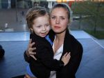Amsterdam 9 decmber 2015
Premiere Mega Mindy met oa Jim Bakkum en Frou Souffriau in pathe arena.
Jim met Bettina Berger en hun zoon.