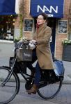 Amsterdam 4 december 2015
Carolien v d Bewrg op de fiets in Amsterdam