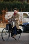 Amsterdam 4 december 2015
Carolien v d Bewrg op de fiets in Amsterdam