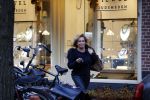 Amsterdam 15 december 2015 
Connie Breukhoven op bezoek bij een juwelier / edelsmid in Amsterdam zuid